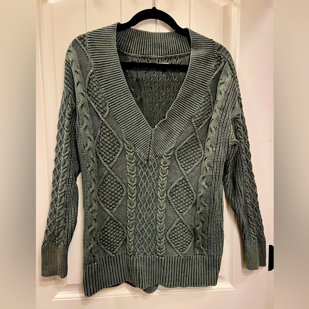 Chunky, cable knit Aerie sweater size XS
